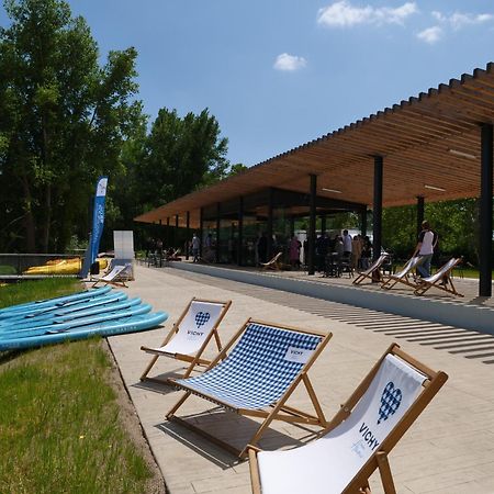 Tente Lodge Pour 5 Personnes En Bordure De La Riviere Allier Au Sein D'Un Petit Camping Saint-Yorre 外观 照片