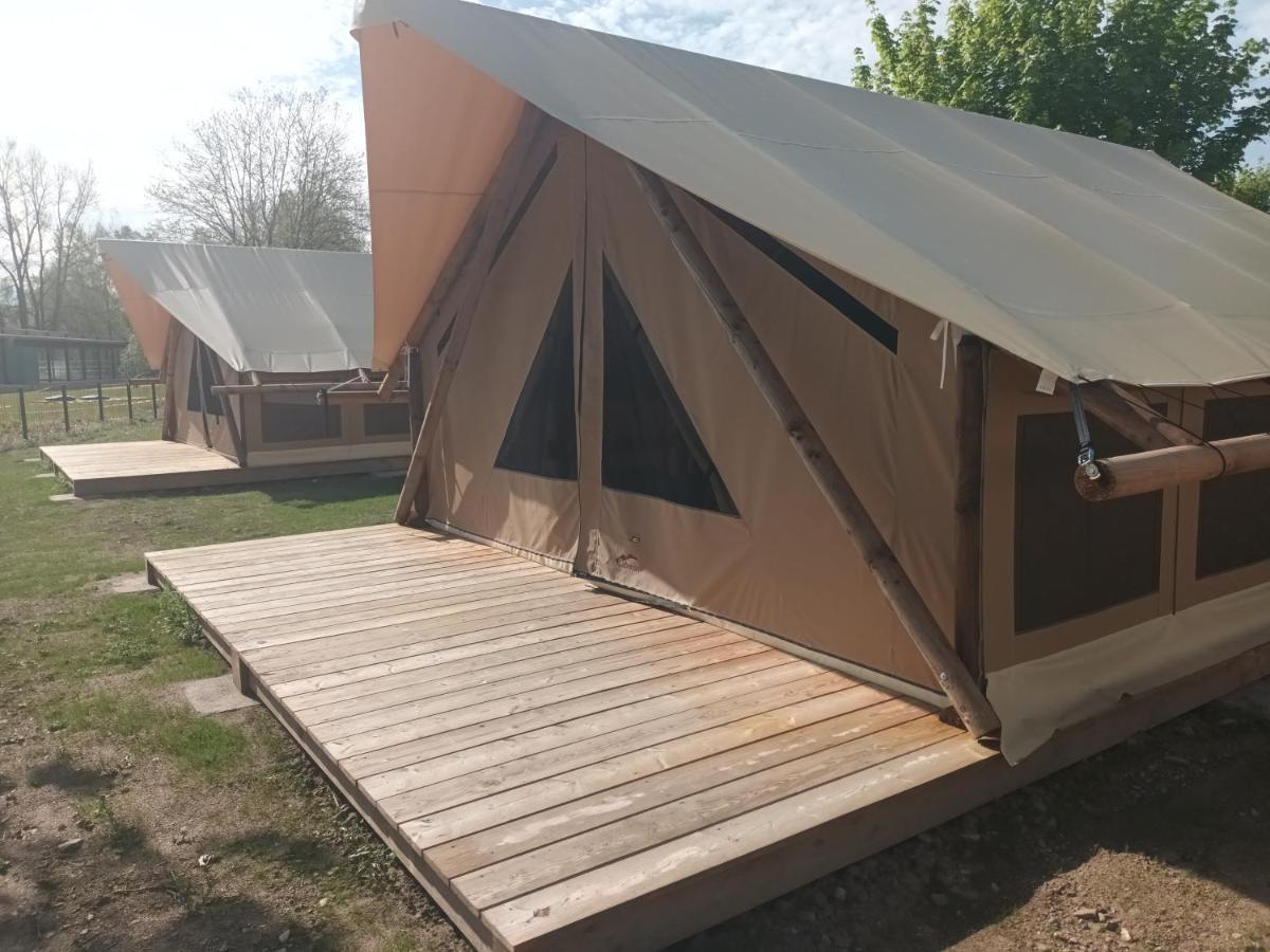 Tente Lodge Pour 5 Personnes En Bordure De La Riviere Allier Au Sein D'Un Petit Camping Saint-Yorre 外观 照片