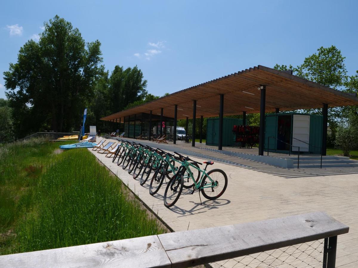 Tente Lodge Pour 5 Personnes En Bordure De La Riviere Allier Au Sein D'Un Petit Camping Saint-Yorre 外观 照片