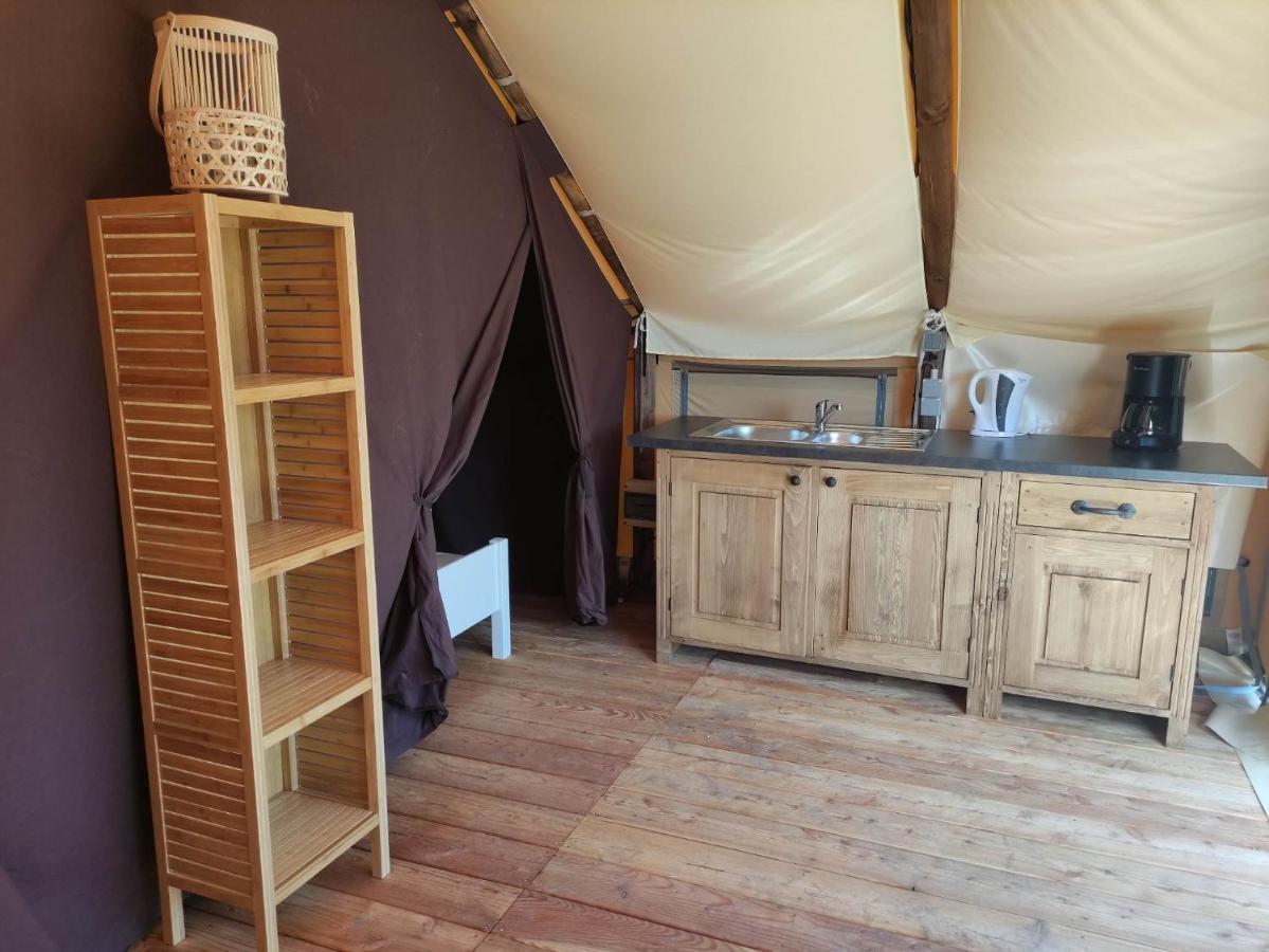 Tente Lodge Pour 5 Personnes En Bordure De La Riviere Allier Au Sein D'Un Petit Camping Saint-Yorre 外观 照片